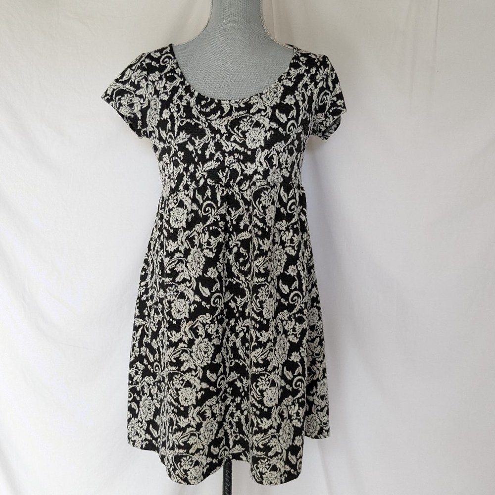 Oh Baby by Motherhood Cute Black/white floral pattern midi maternity dress M